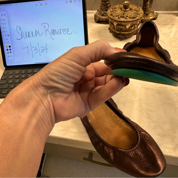 Limited Edition Raspberry Truffle Tieks - Picture 5 of 8